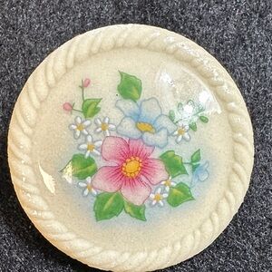 Avon Vtge Floral Porcelain Decorative Brooch